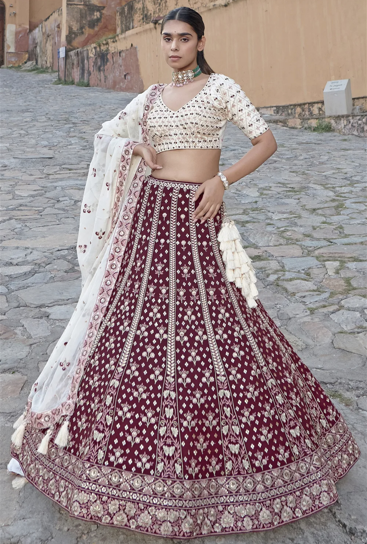 The combination of Maroon and Pista green with matching jewelery ❤️ Simply  wow! If you have an intimate wedding s… | Bridal hair and makeup, Maroon  lehenga, Fashion